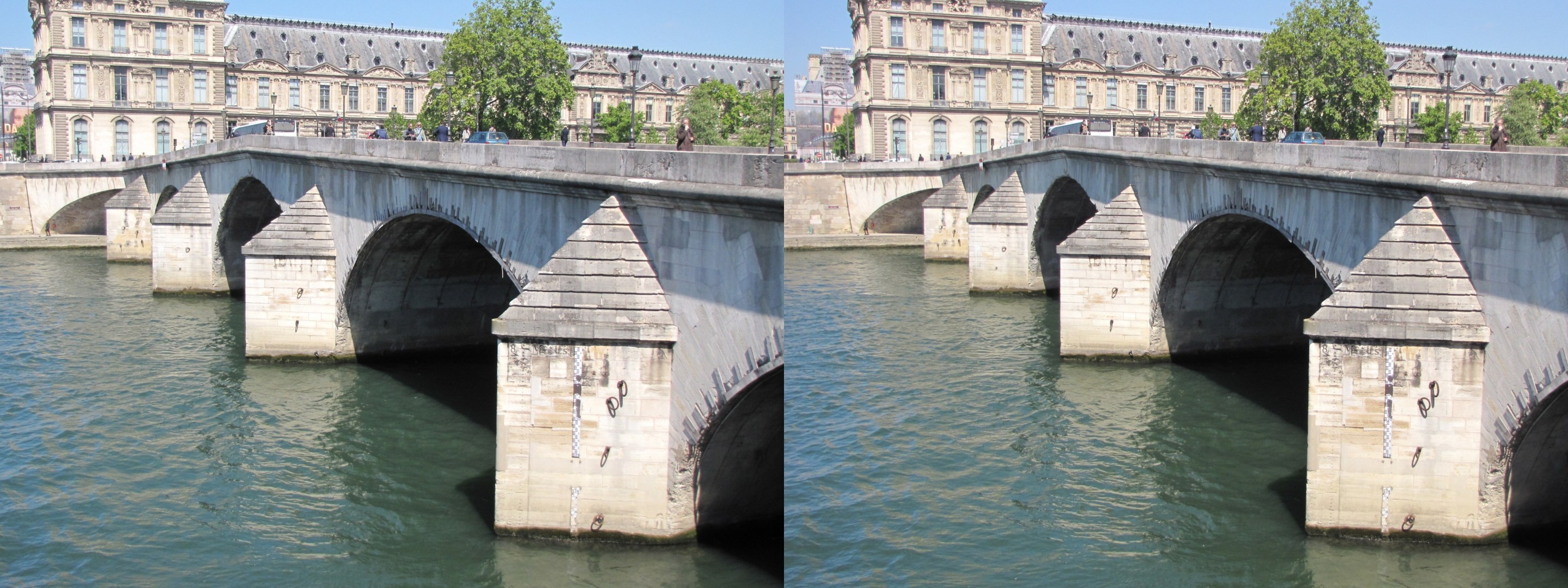 Pont du Carrousel entre le quai des Tuileries et le quai Voltaire