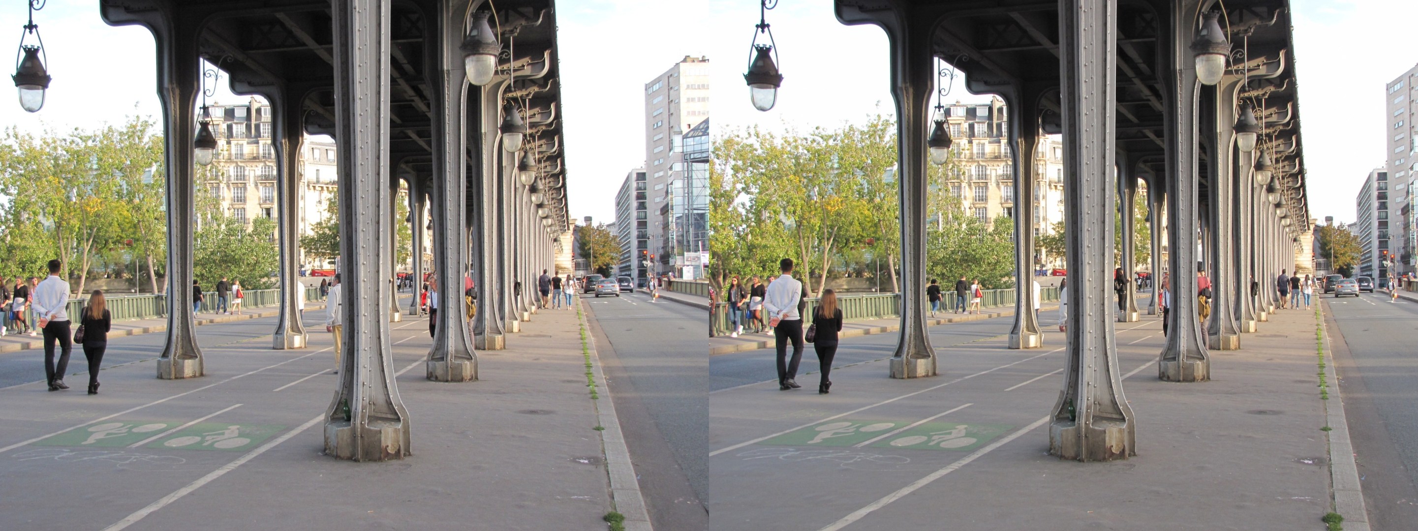 Pont de Bir-Hakeim, avec ses lampadaires