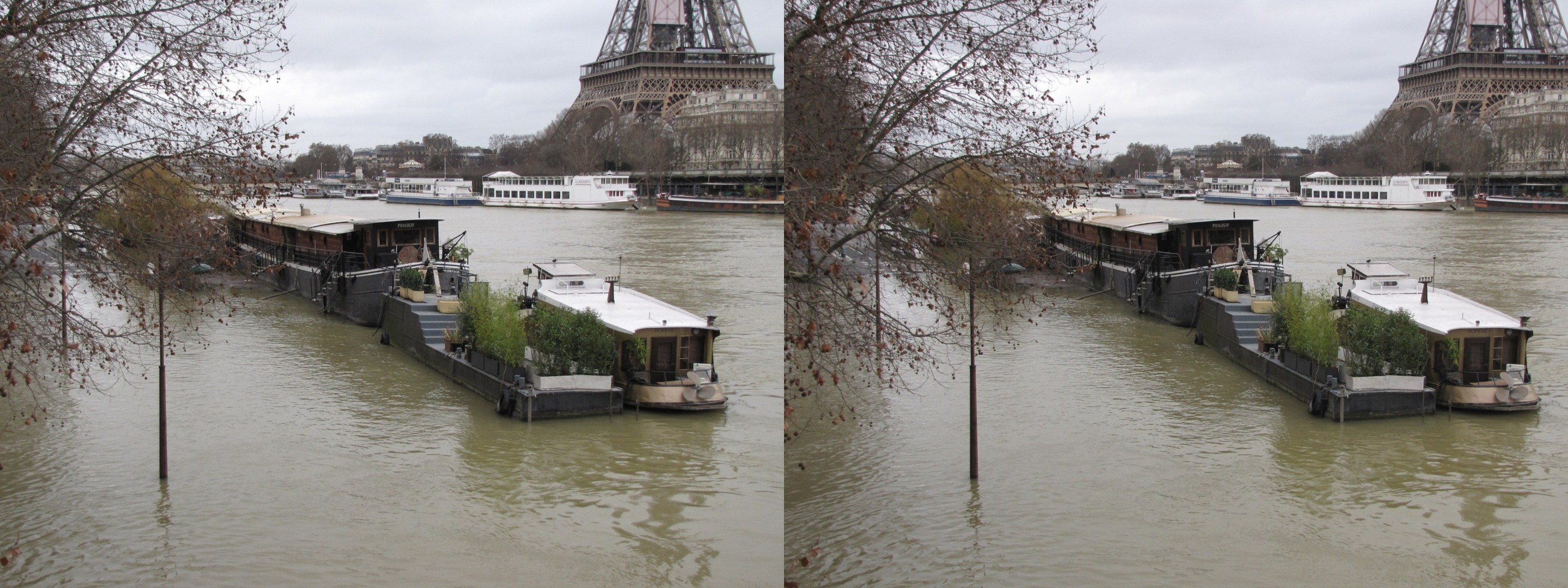 Près pont d'Iéna avec Tour Eiffel