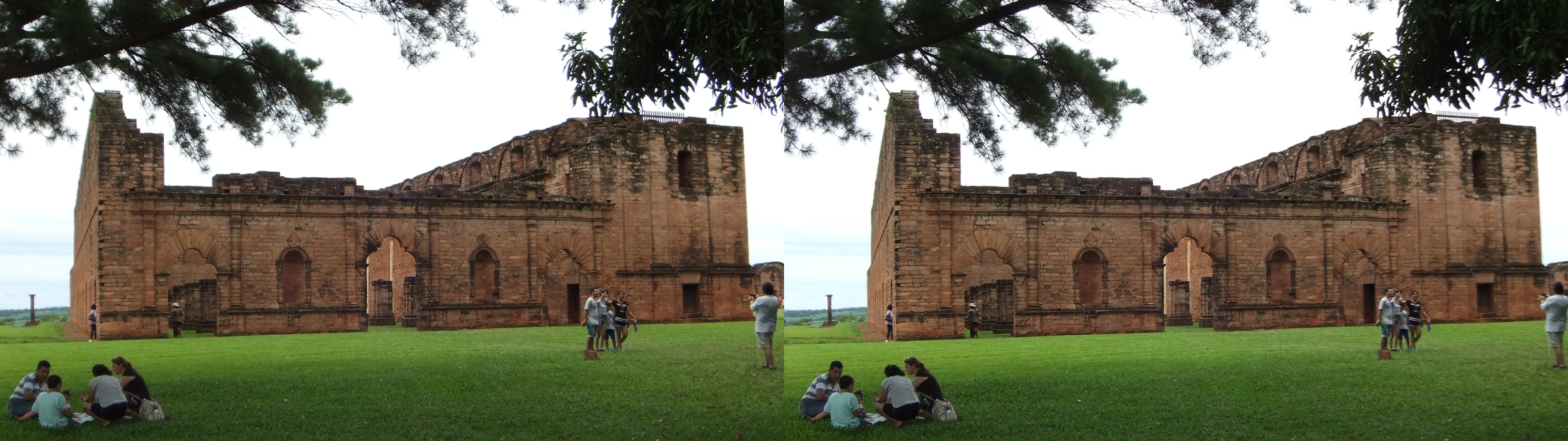 Entrée vers l'église de la Mission Jésuite Guarani