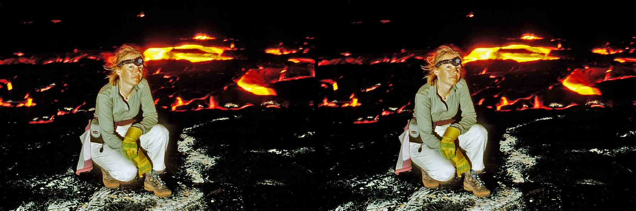 Les coulées de lave sont approchées de nuit. Elles progressent lentement.