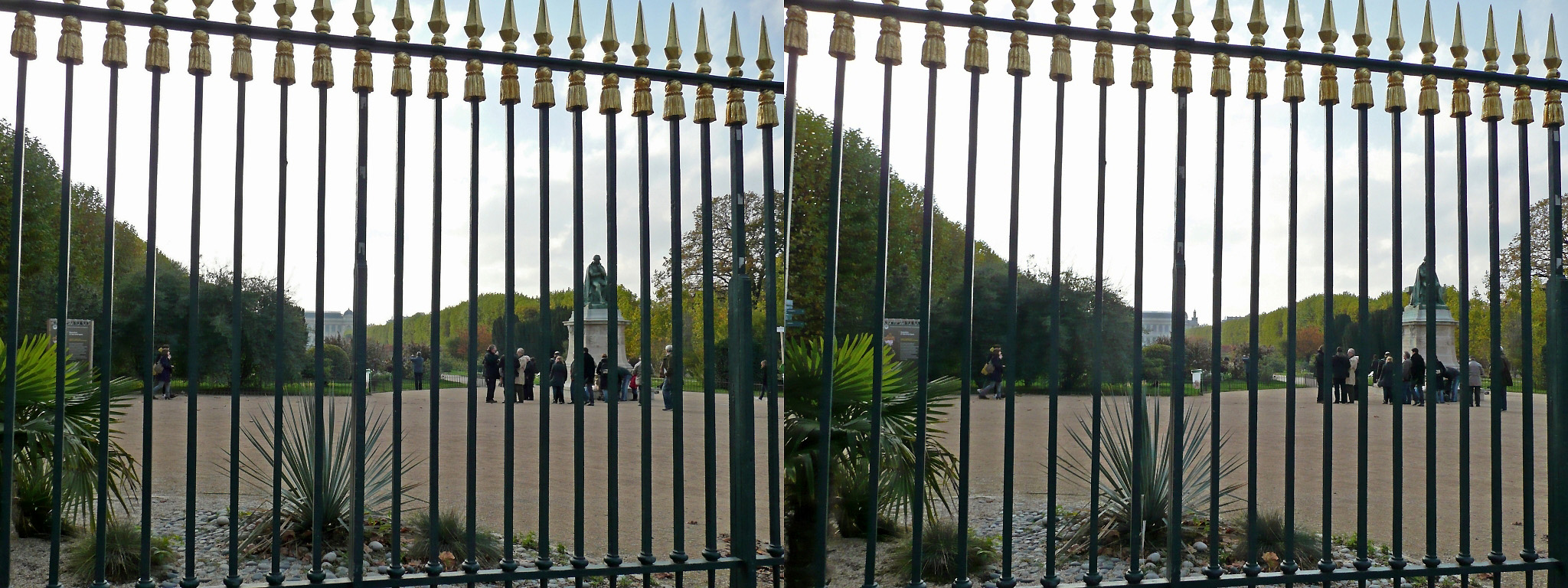 Le groupe à l'entrée du Jardin des Plantes