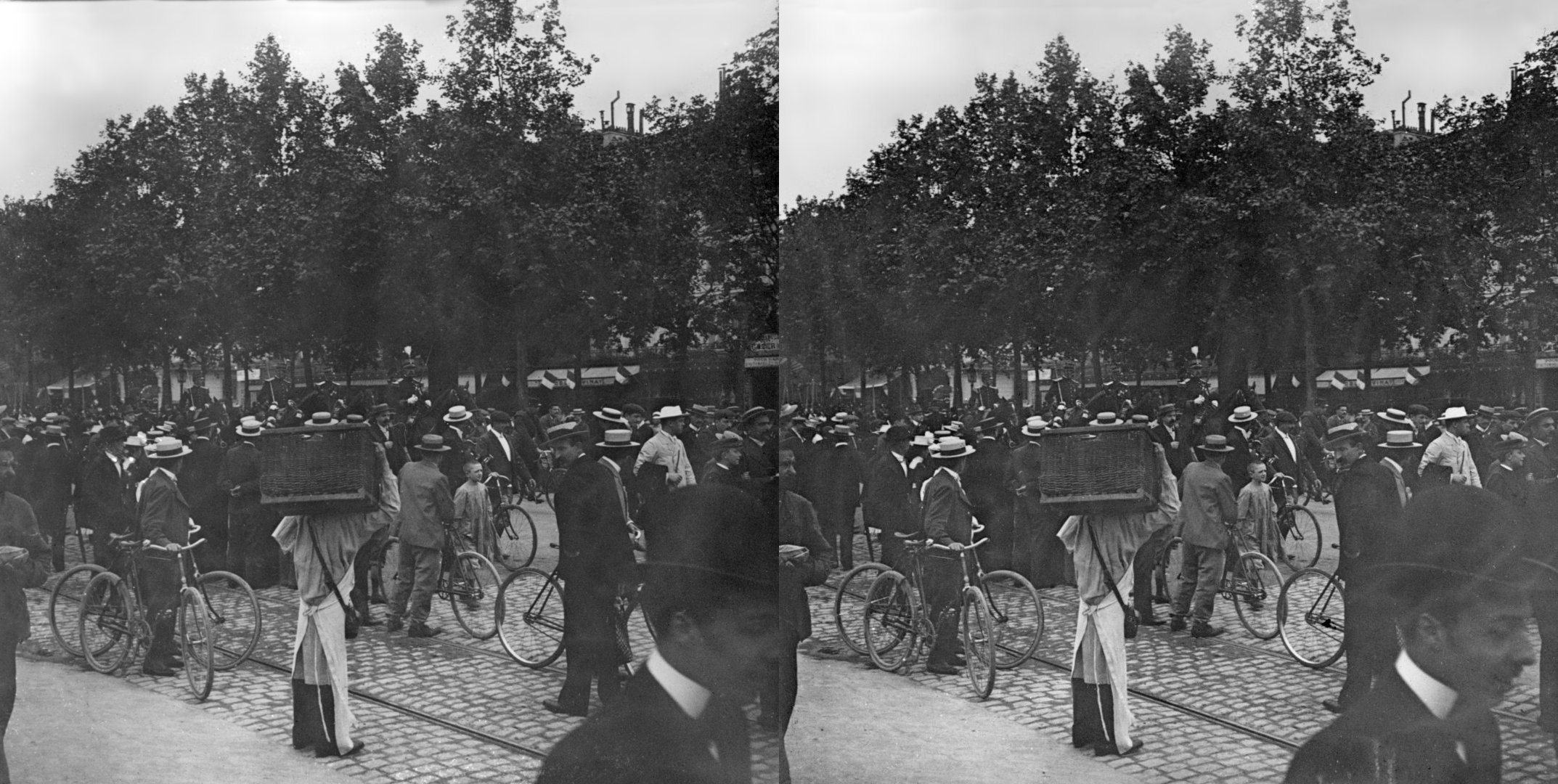 Régiment d'infanterie passant avenue de la Grande Armée