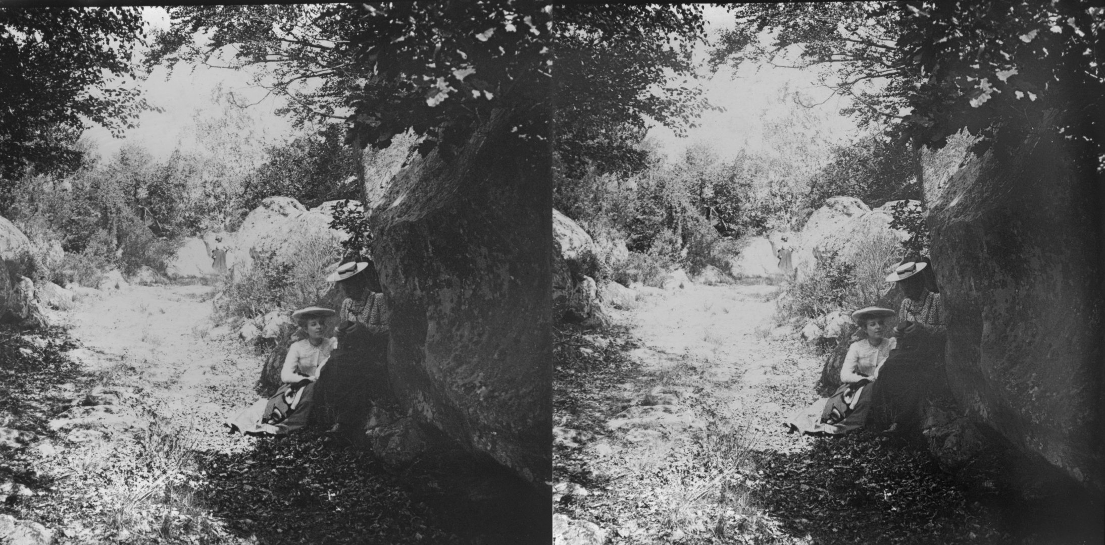 Mlle Scheffer et Isabelle , Chemin du Cuvier de Châtillon