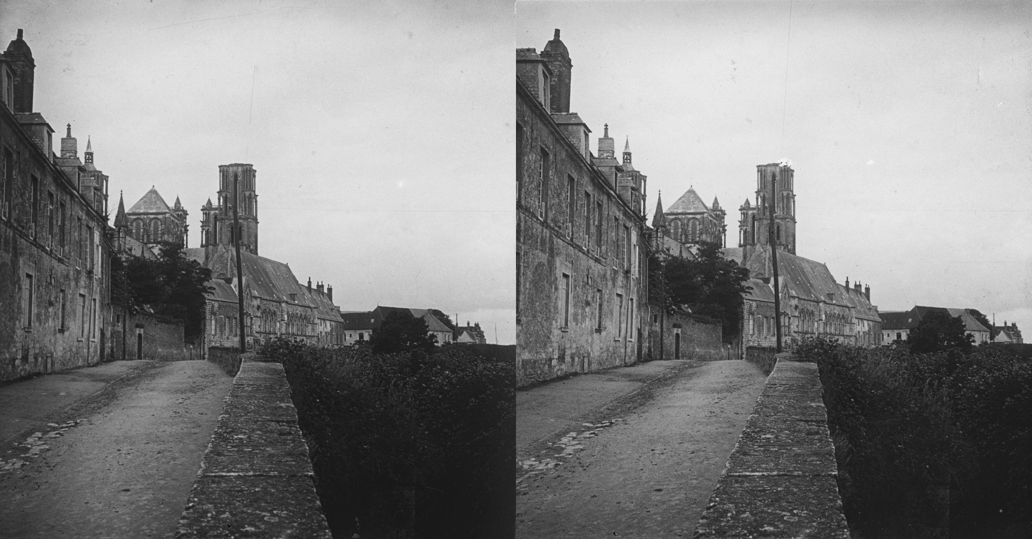 Les remparts et la Cathédrale