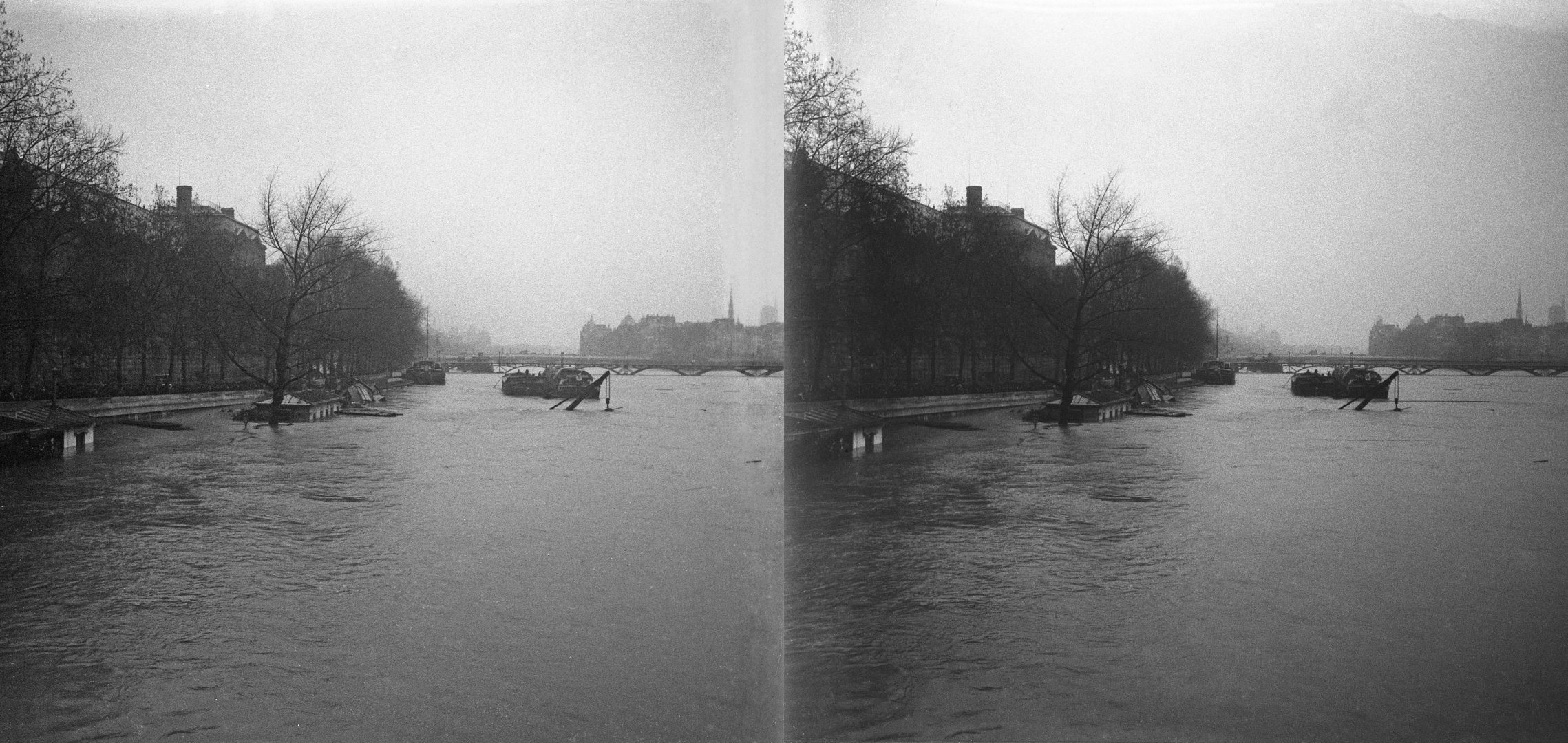 Inondations, Pont des Arts vu du Pont du Carrousel (R.D.)