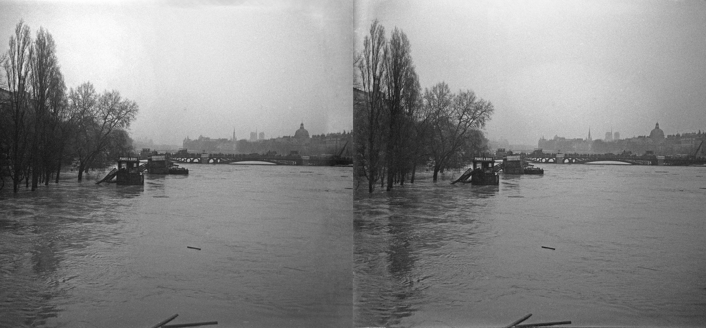 Inondations, Pont du Carrousel vu du Pont Royal