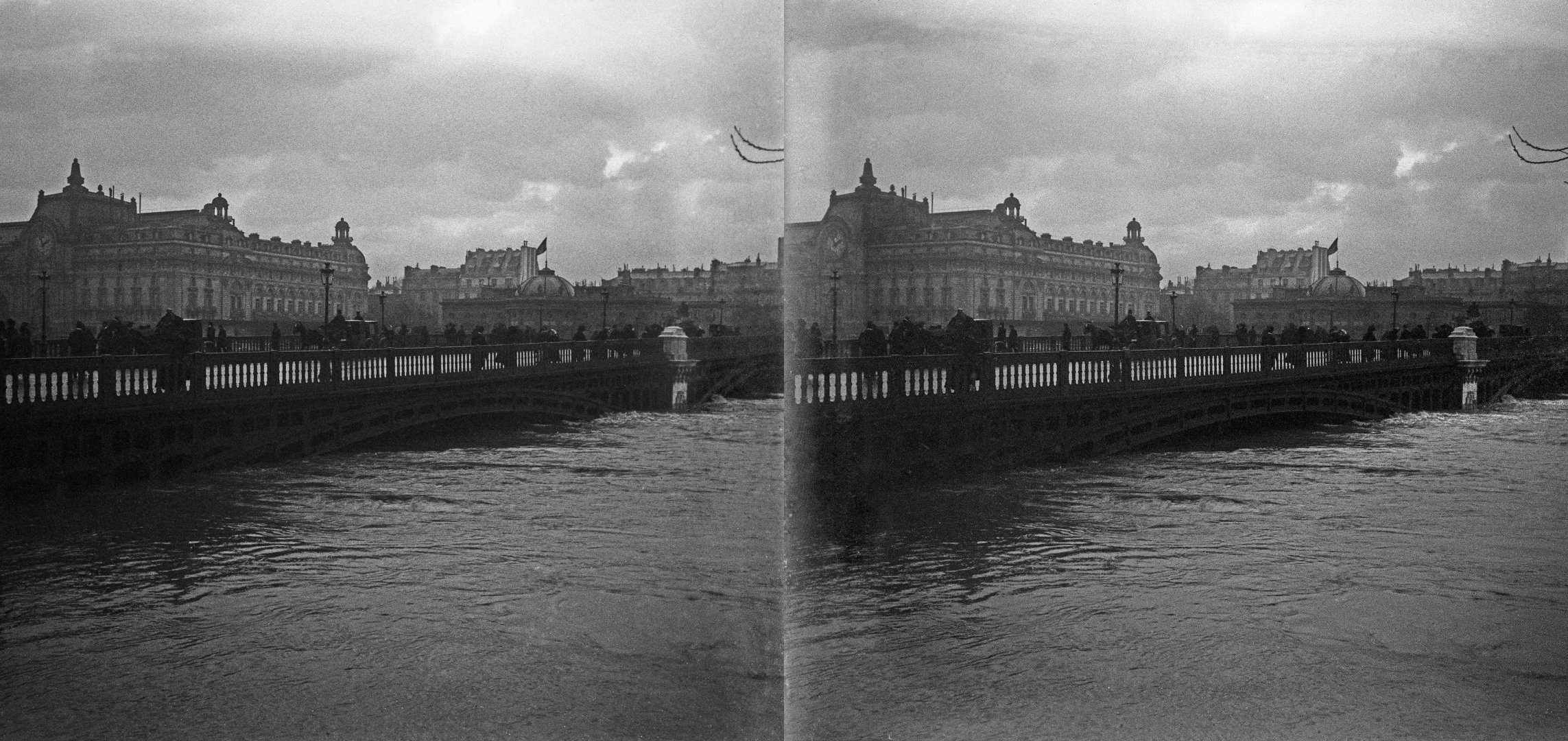 Inondations, Pont Solférino (de R.D.)