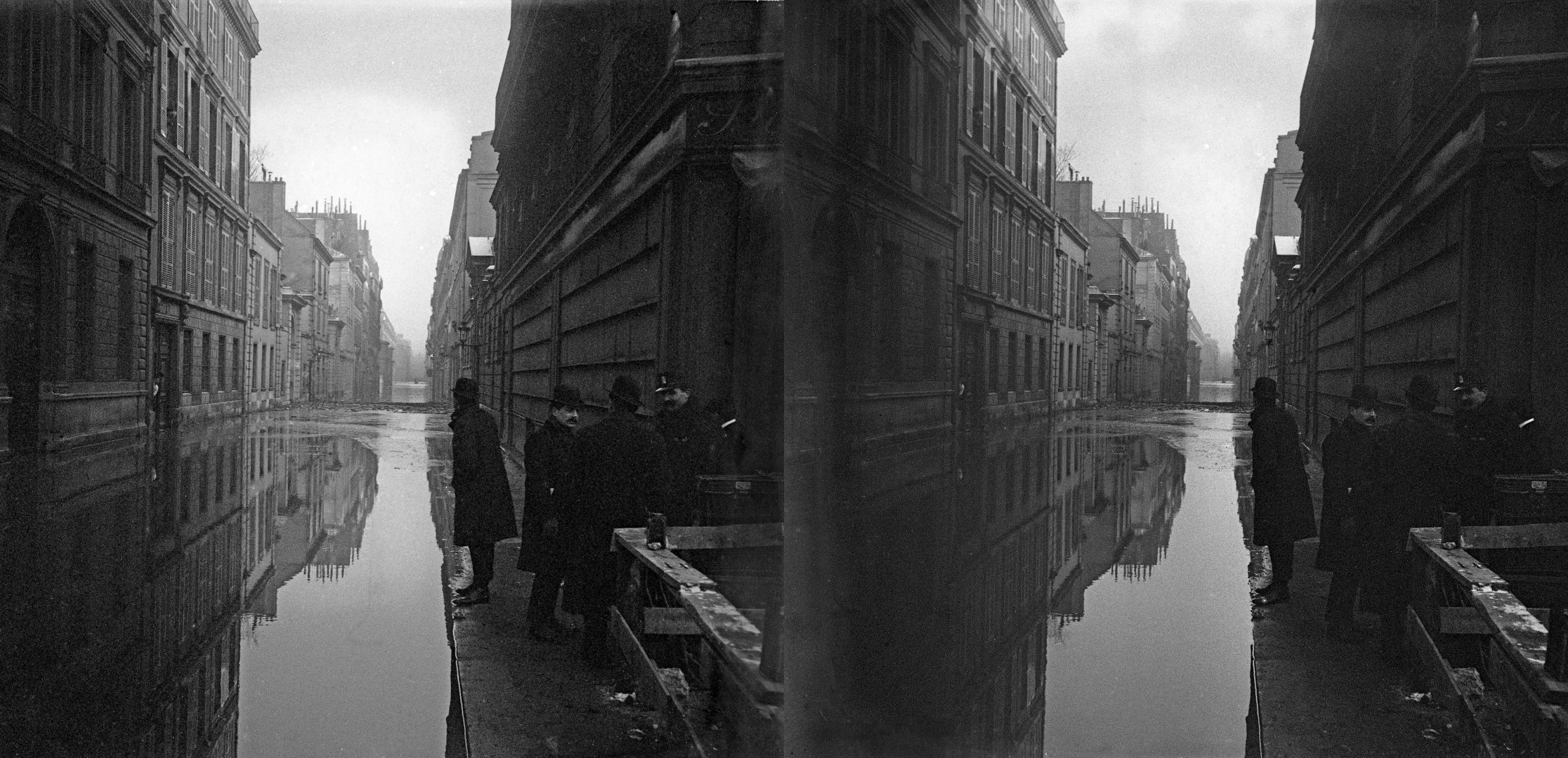 Inondations, rue de Lille, coin du Bd St Germain