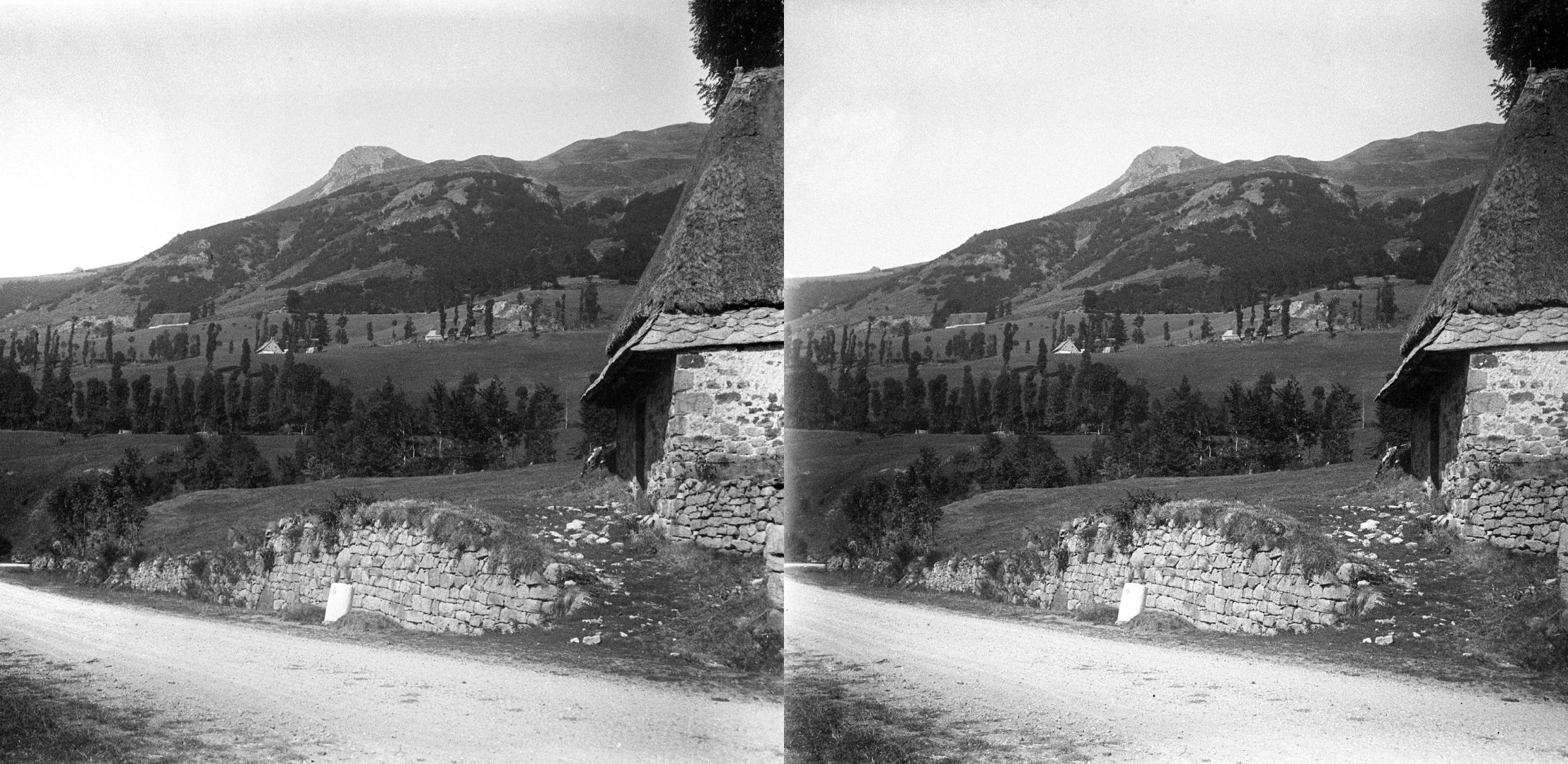 Le puy Griou, vu de la route de Vicq sur Cère
